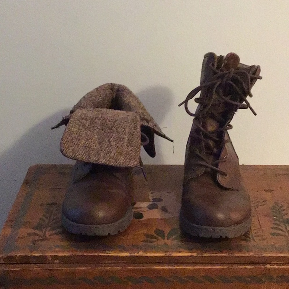 Laced Shoe boots